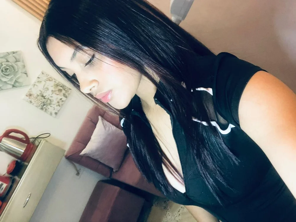 FernandaThomas' Offline Chat Room