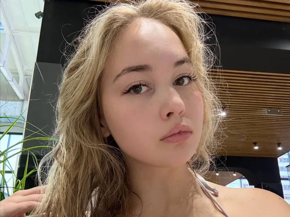 SusanneOsche cam model