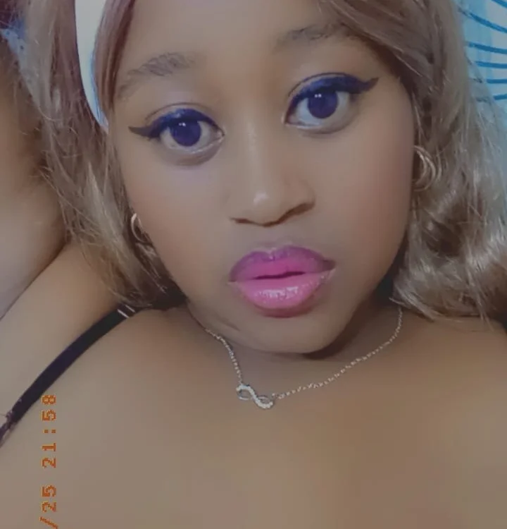 CURVYBUBBLEZ offline XXX-chat