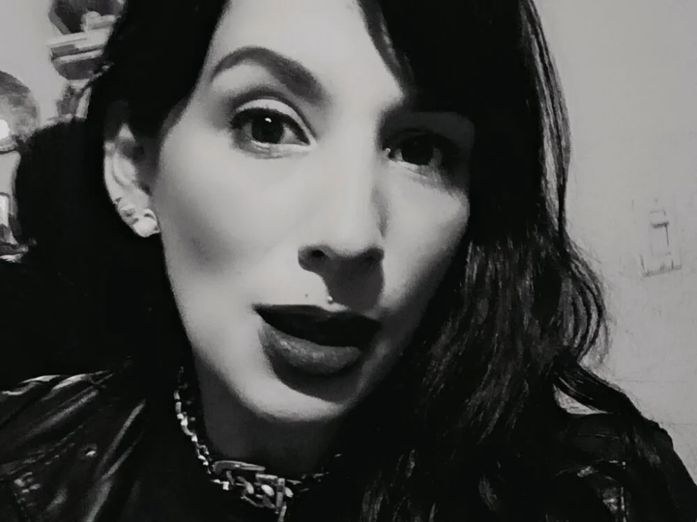 Ariadna_bondmaid Chat XXX offline