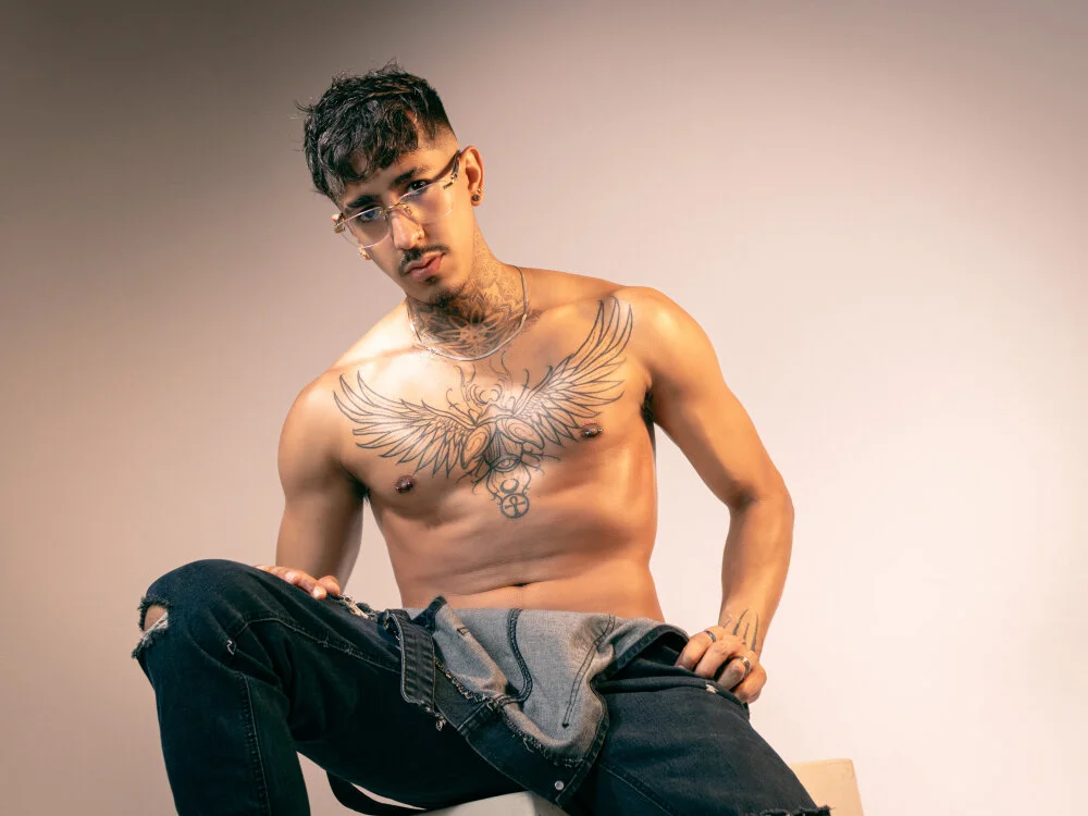 Donovan_Desmond's Offline XXX Chat