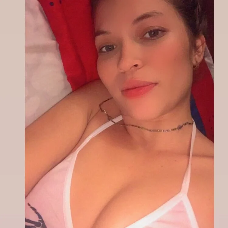 Isla1Rose's Offline Chat Room