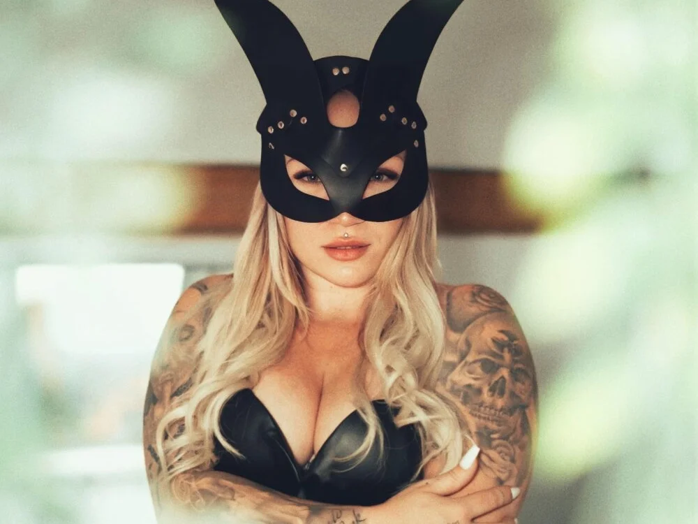 JuicyLou_ Offline XXX-chat