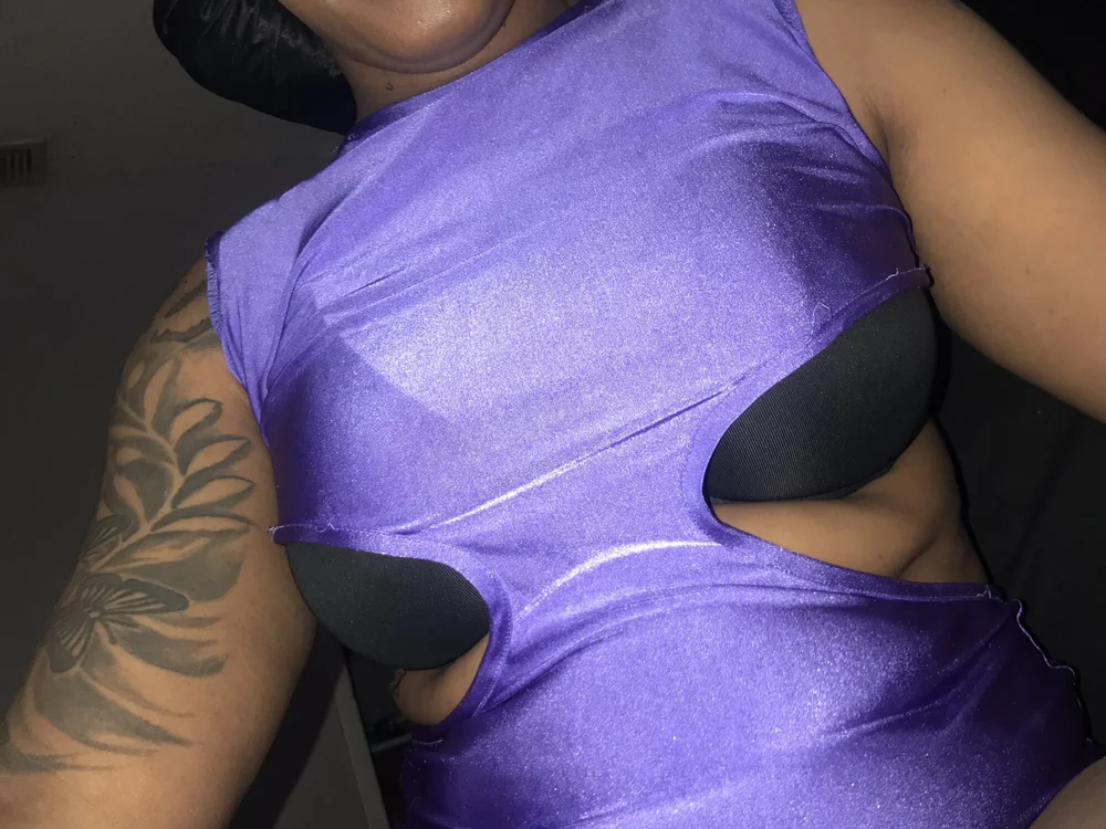 SluttyVee718's Offline Chat Room