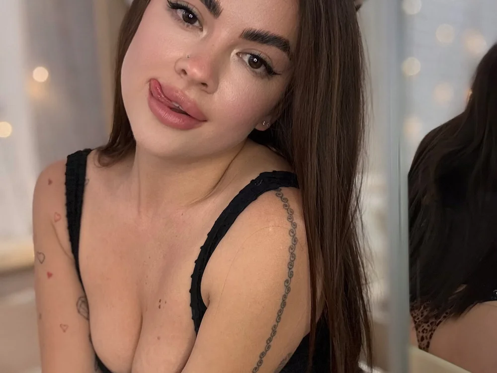 _ST0RMY_'s Offline Chat Room