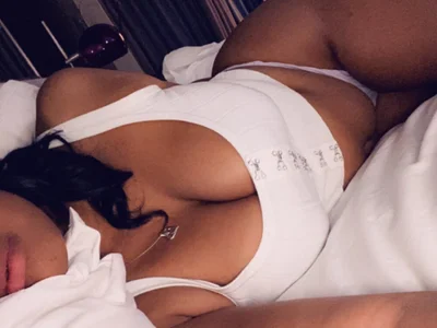 ellla_LA on StripChat