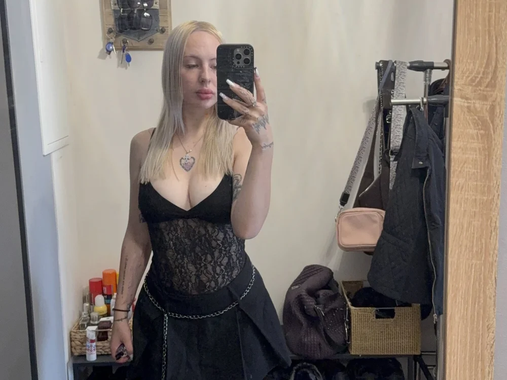 naked_bae_'s Offline XXX Chat