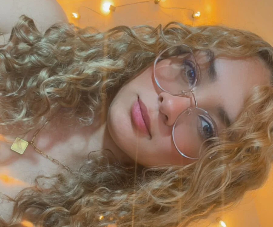 veronica_mv1's Offline Chat Room