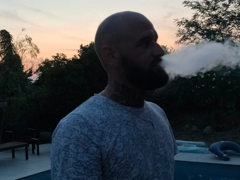 elmonstro1 離線 XXX 聊天