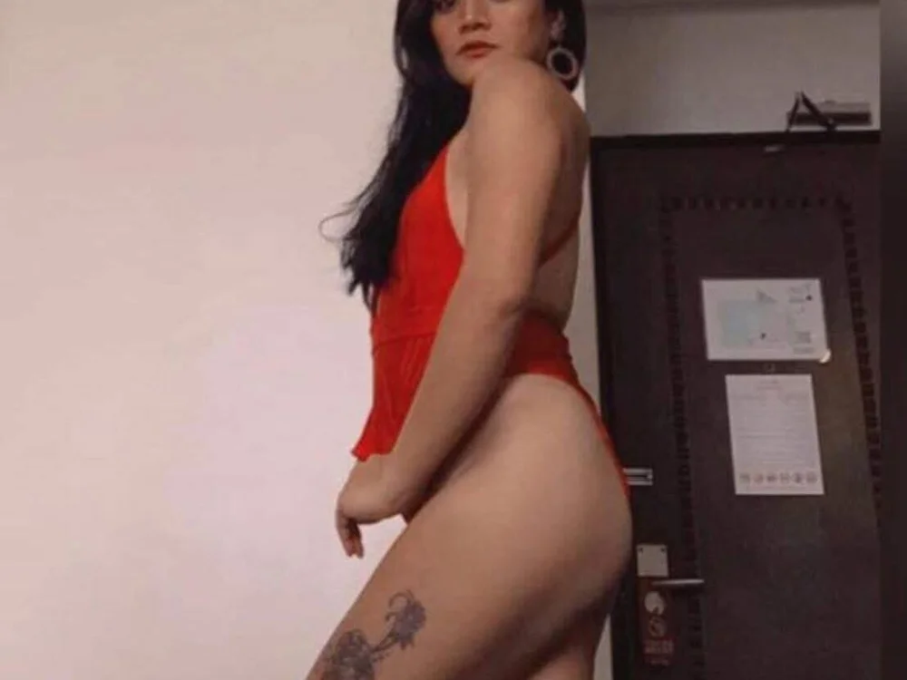 MistressQueen86's Offline Chat Room