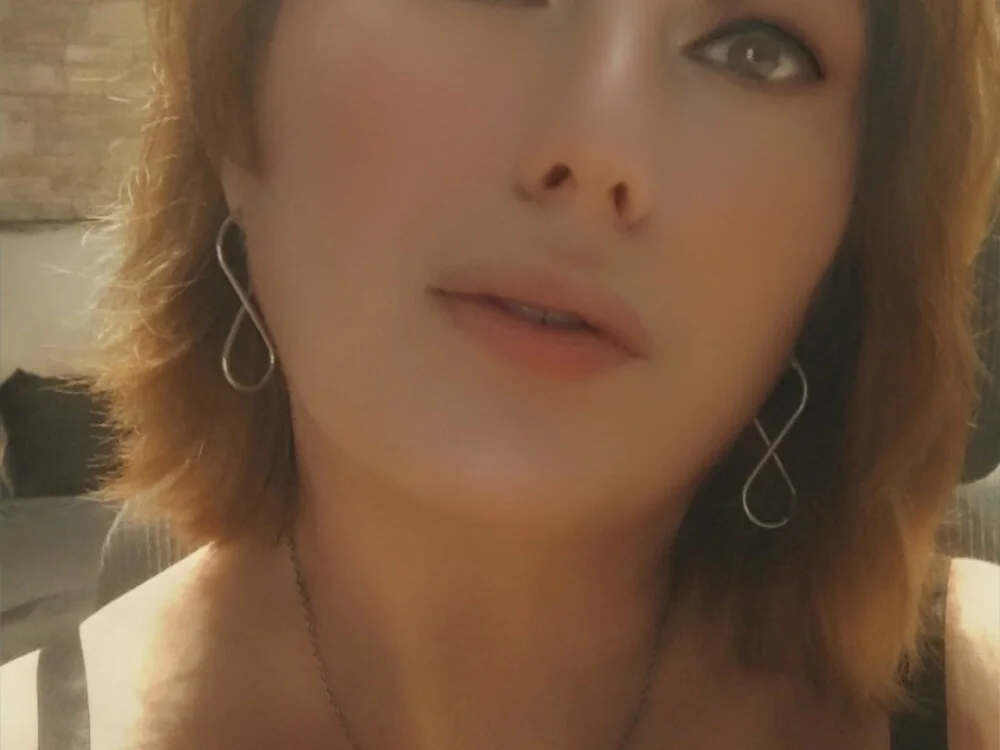 LeillaaX Adlı Modelin Çevrimdışı XXX Sohbeti