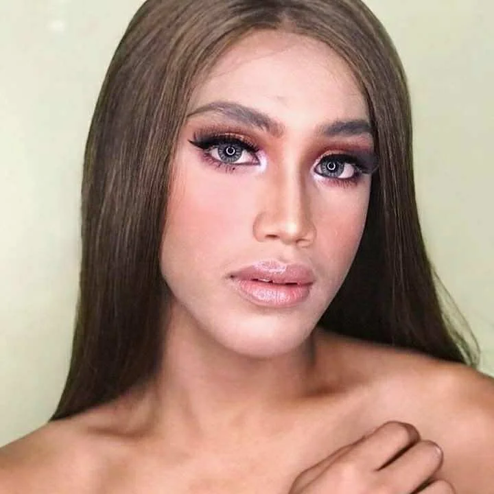 lOinHugeANDREA Obrolan XXX Offline