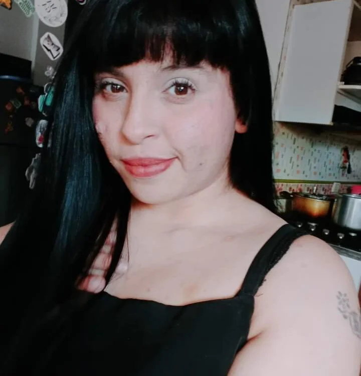 Lena_95's Offline Chat Room
