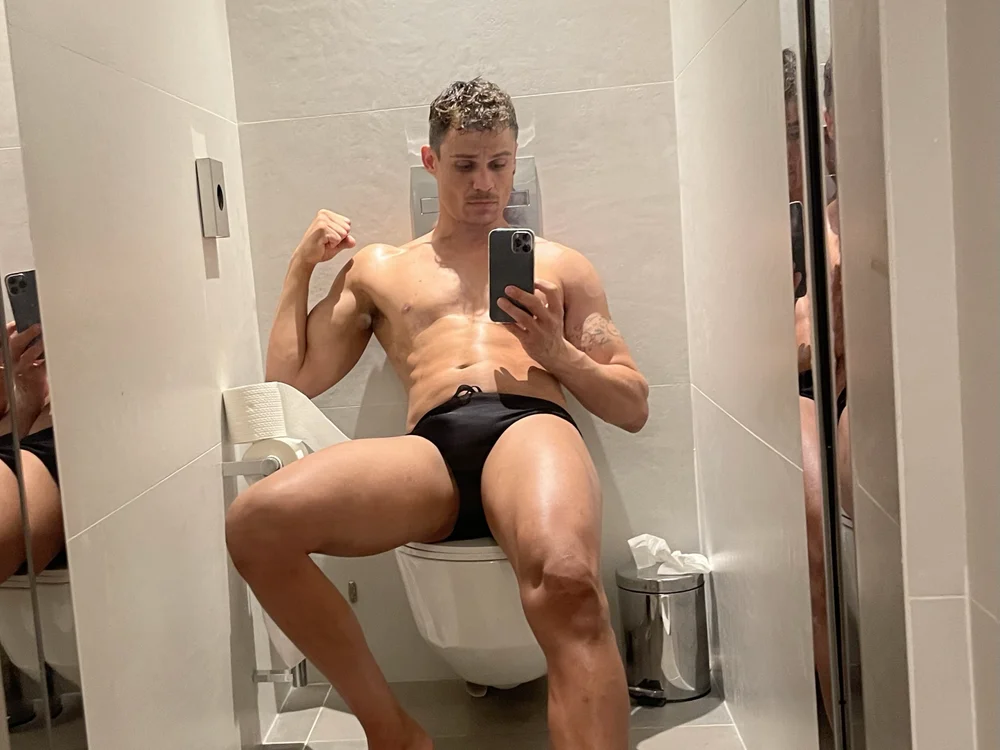 blondlatin22's Offline XXX Chat
