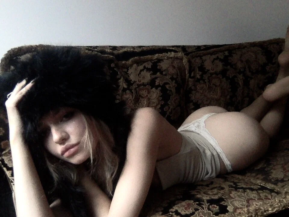 NaomiRosy offline XXX-chat