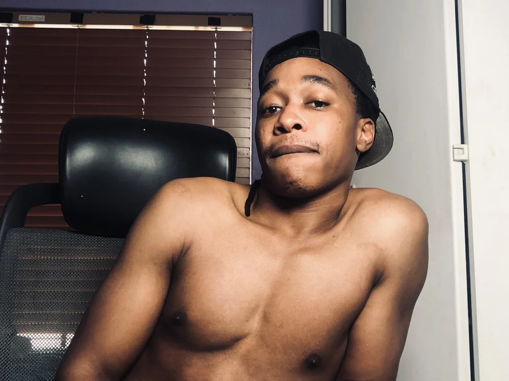 obsidianpipe's Offline XXX Chat