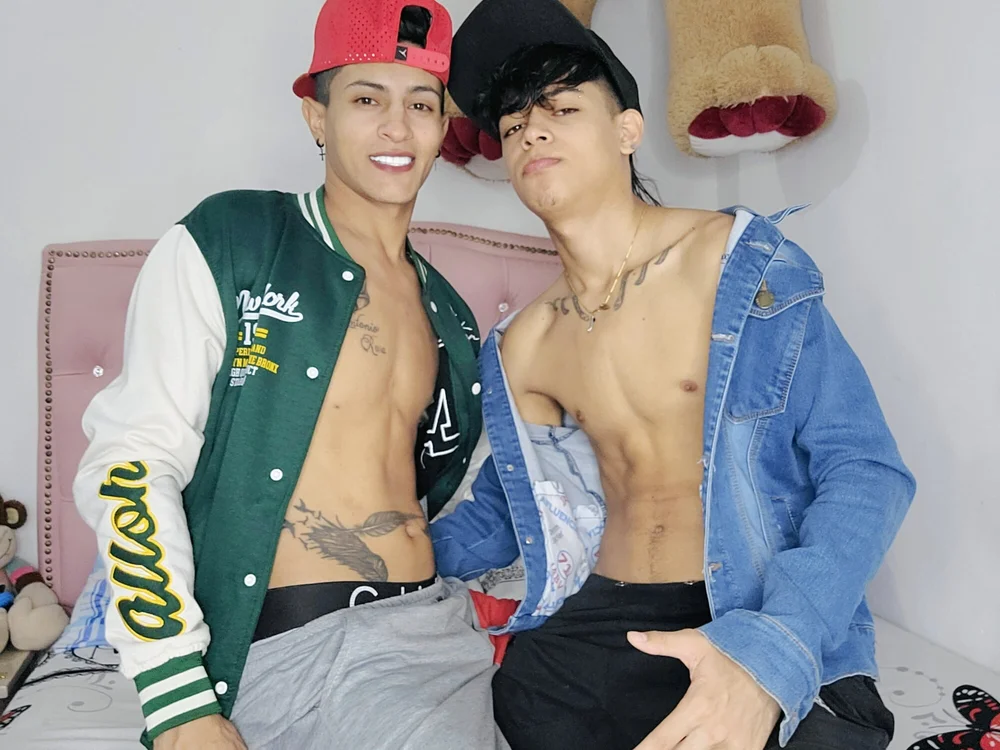 hot_guys_19 Chat XXX offline