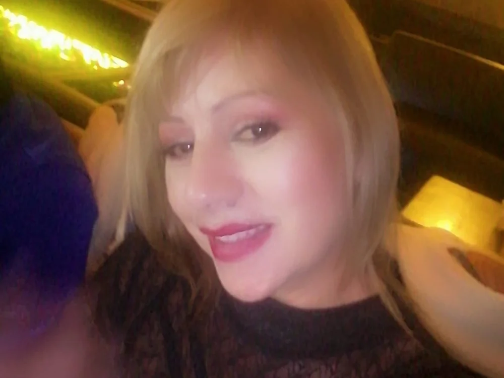 Cloe_exclusive's Offline Chat Room