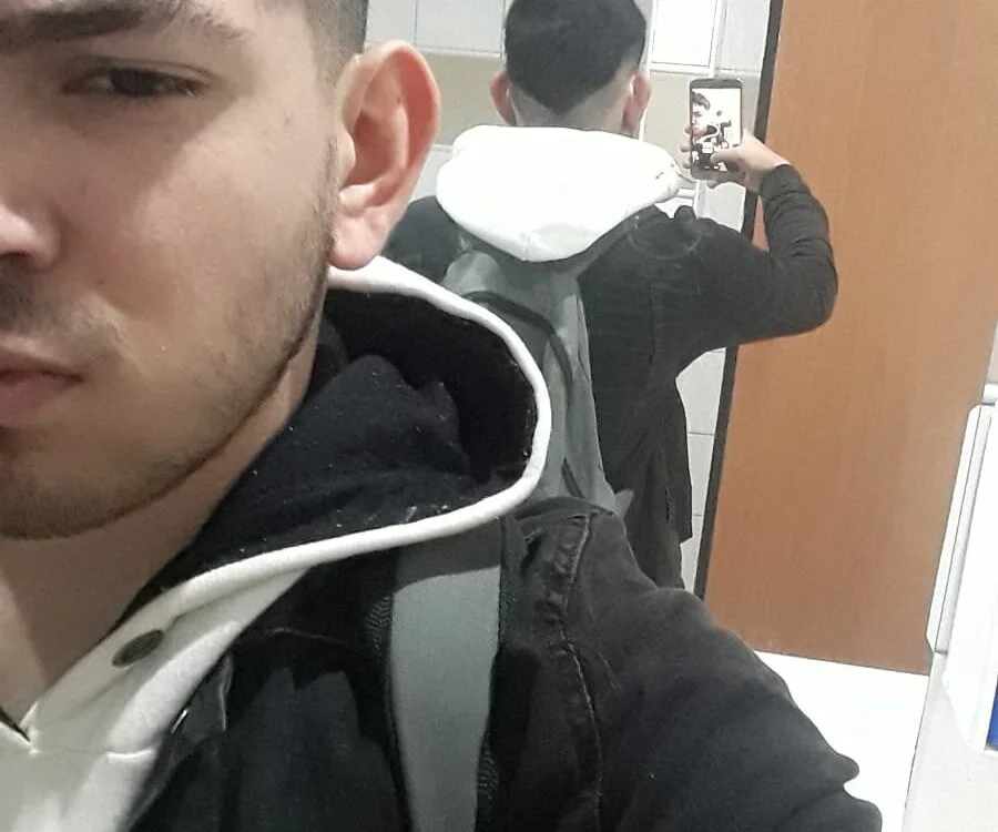 Lautaro_16 Offline XXX Chat