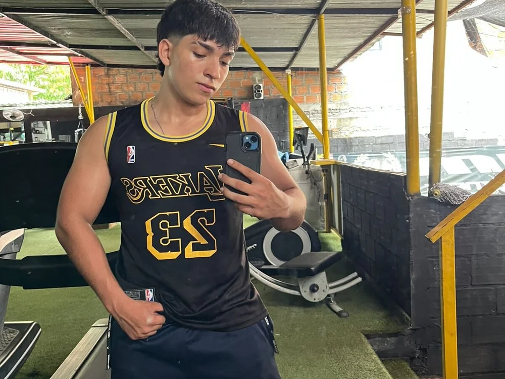 James_silva1 Offline XXX-chat