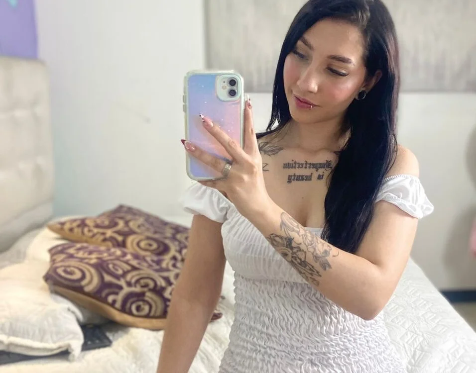 Zeyra_pink Chat XXX offline