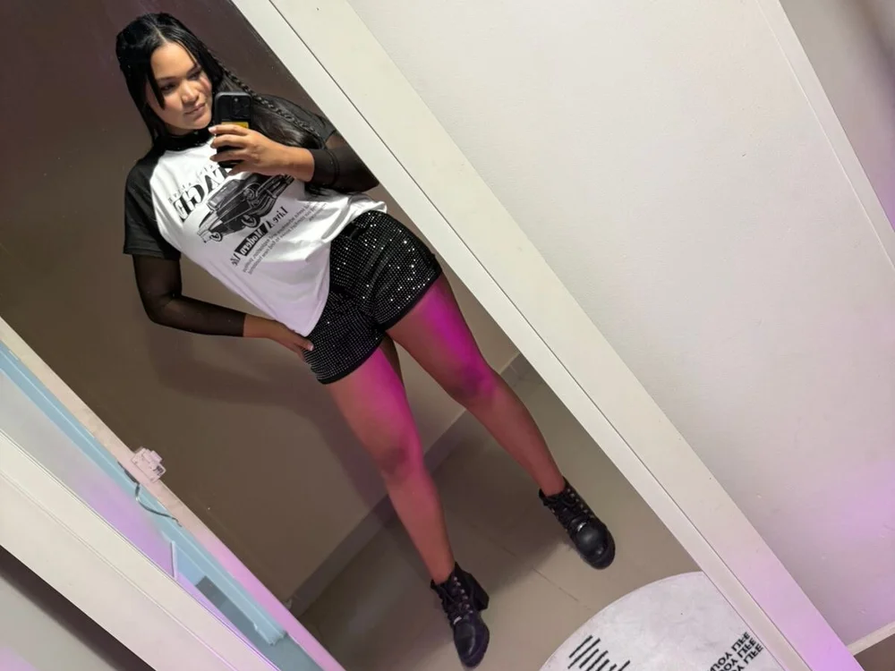anthonellaa_19's Offline Chat Room