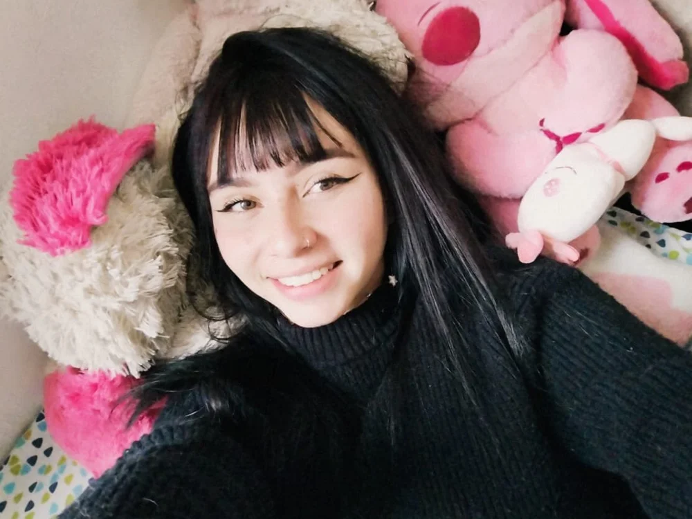 Nexxus_Pinkk's Offline Chat Room