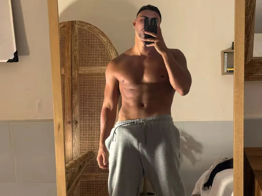 crmn988a's Offline Chat Room