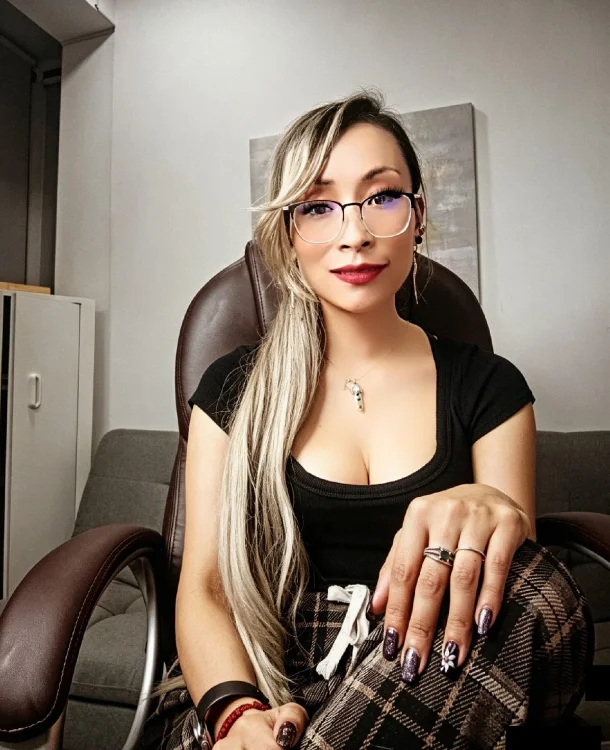AlexiaJamesX Chat XXX offline