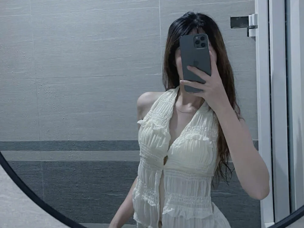 Hot_bitv Adlı Modelin Çevrimdışı XXX Sohbeti