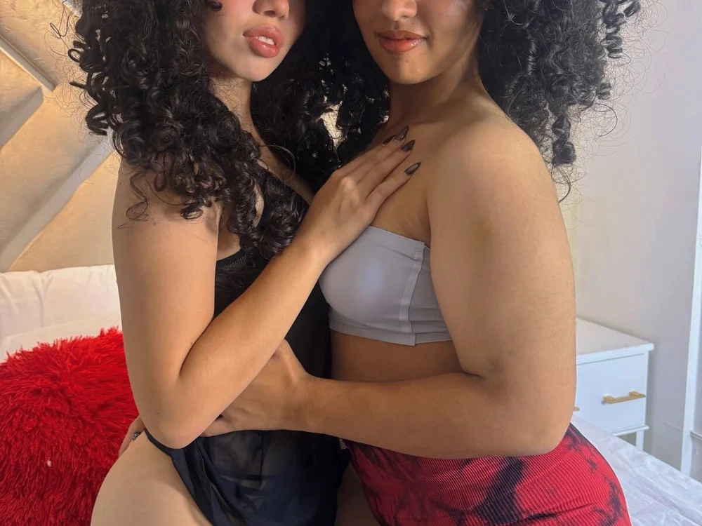 Ally_and_Noah_ live cam model on stripchat