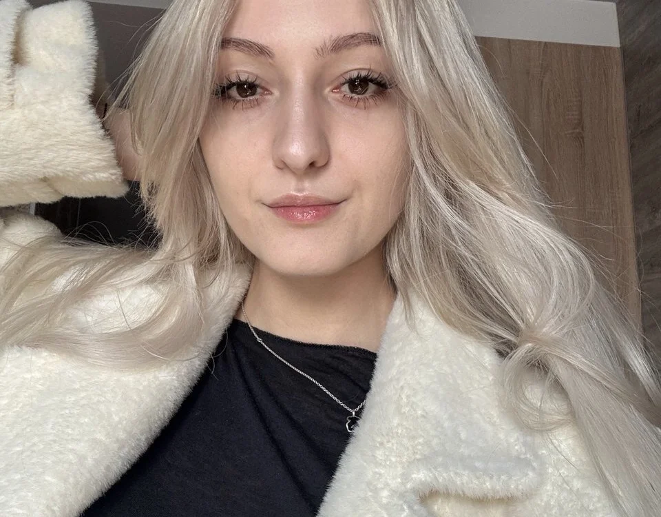 white_liillyy Offline XXX-Chat