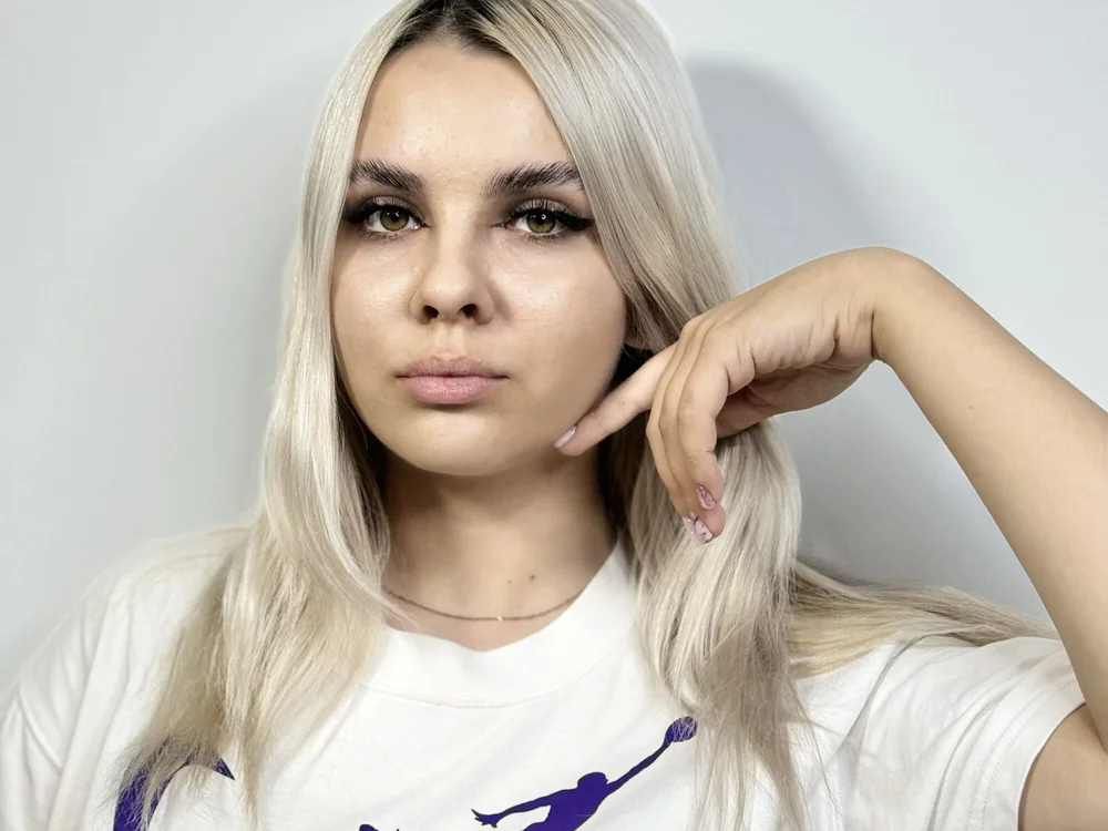 AfraAppling's Offline Chat Room