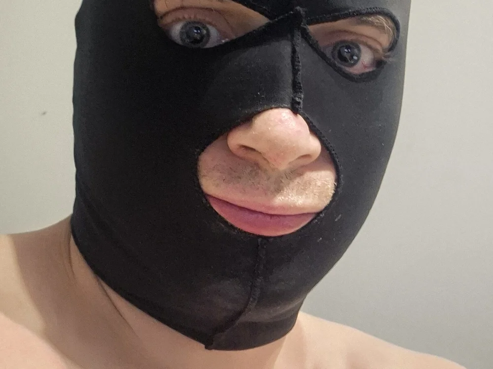 slaveass33's Offline Chat Room