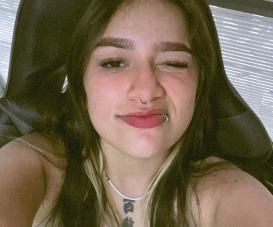 Annie_and_Hannie Obrolan XXX Offline