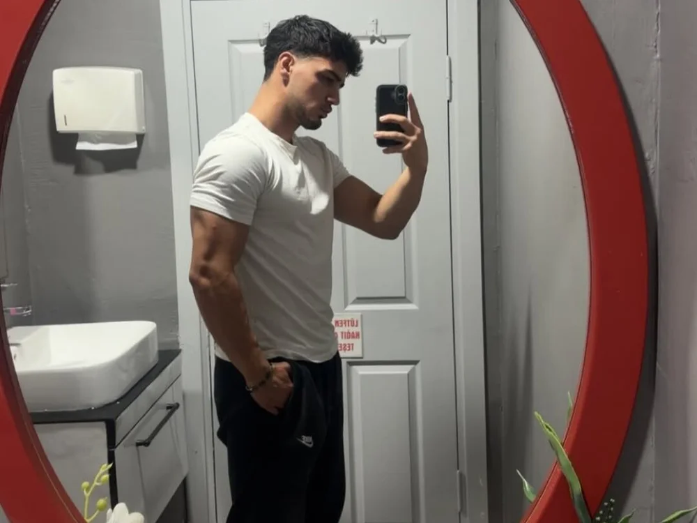 denizz4213's Offline XXX Chat