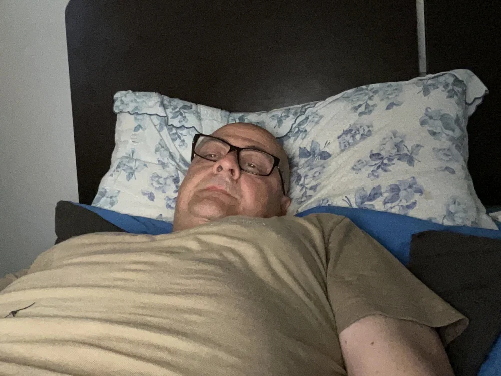 Checcafrocia's Offline Chat Room