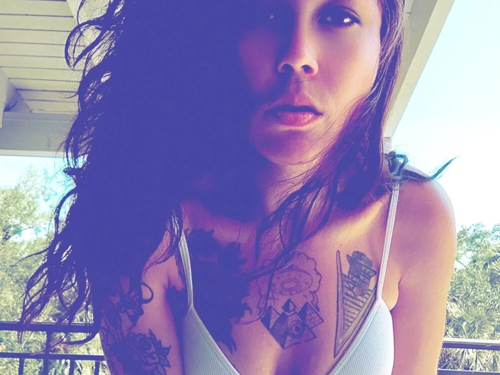 tialuna_x69 offline XXX-chatje