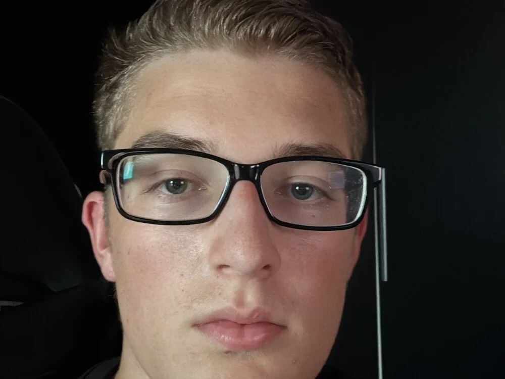 Jannickgeil offline XXX-chat