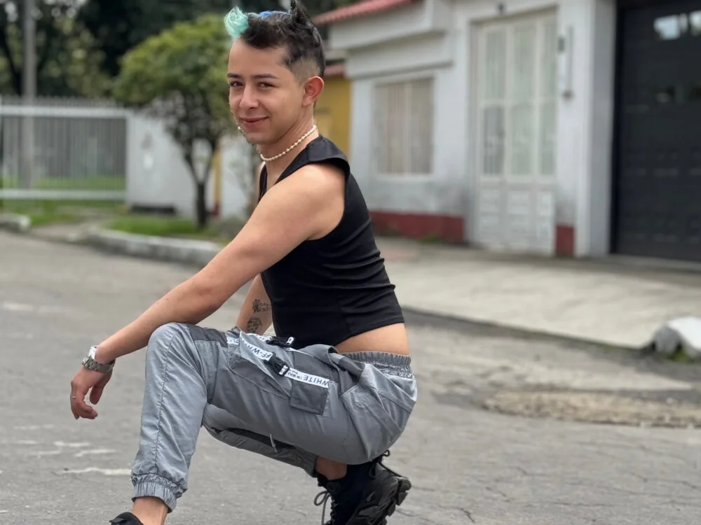 Aleecandrews 離線 XXX 聊天