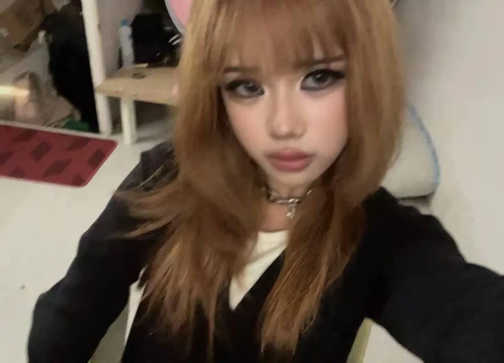 BrandeeBobrowski Offline XXX Chat