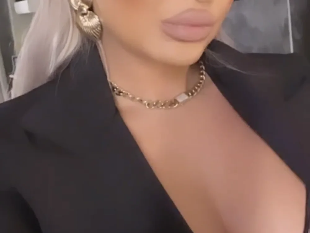 LovelyBlondyxx 離線 XXX 聊天