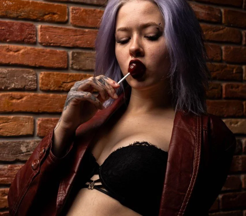 IRIS_wibes Chat XXX offline