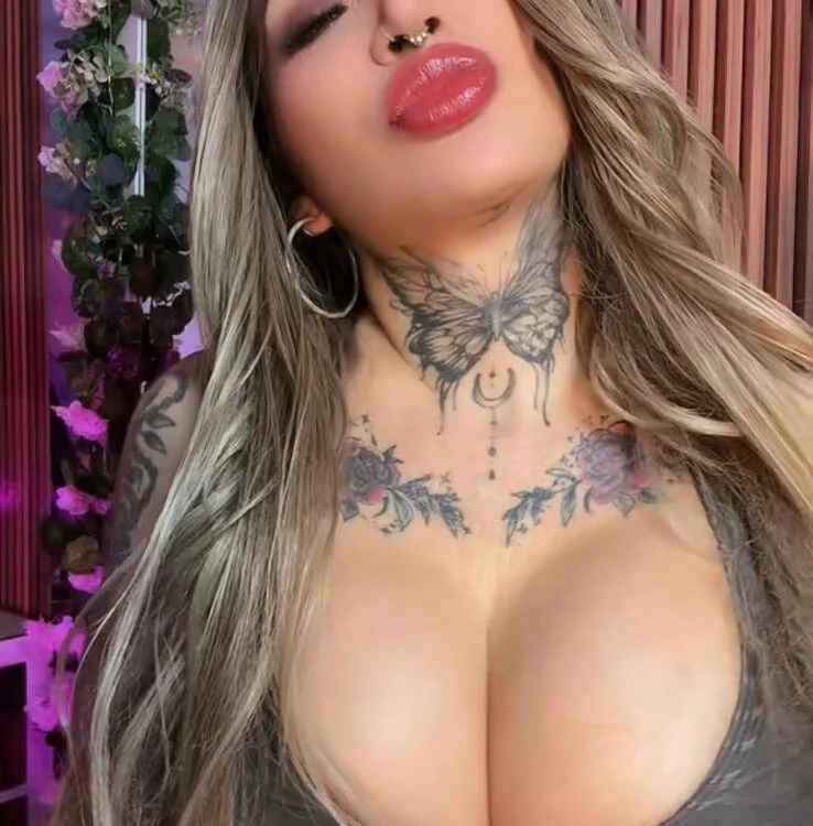 LaylaWatsson offline XXX-chat
