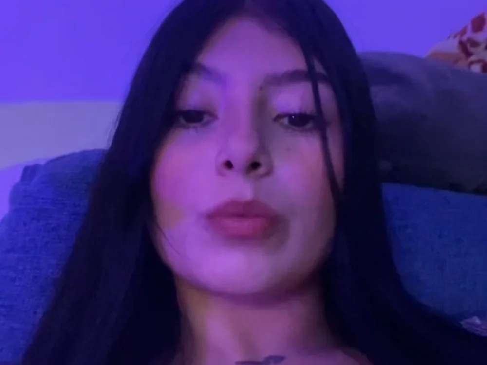 Alexandra090's Offline Chat Room