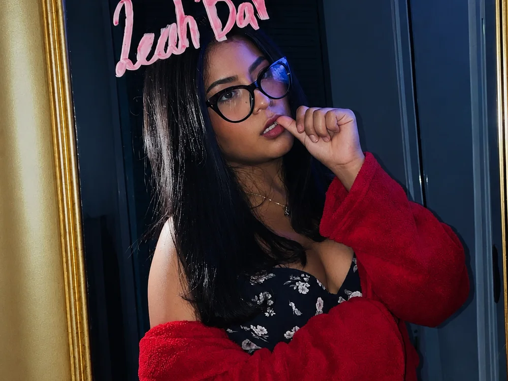 Офлайн-чат XXX LeahBar