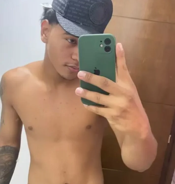 Poul_Garcia Offline XXX Chat