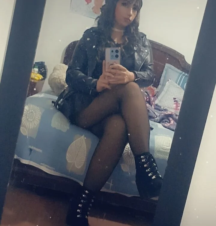 Luly_Bloosm Chat XXX offline