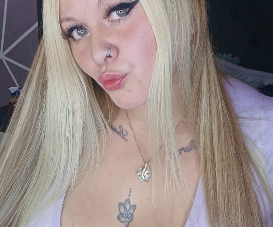 Offline XXX chat modela miley_jensen