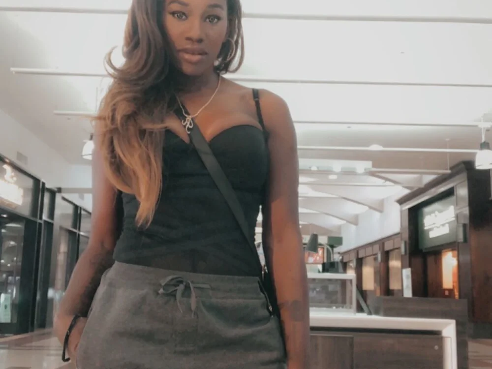 emm-jay Obrolan XXX Offline